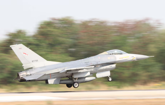 泰国空军F-16战机 图：央视新闻客户端
