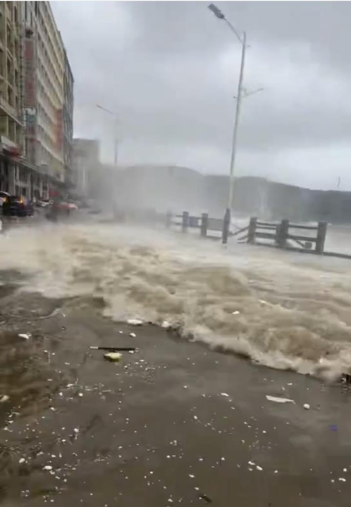 海水涌上街头
